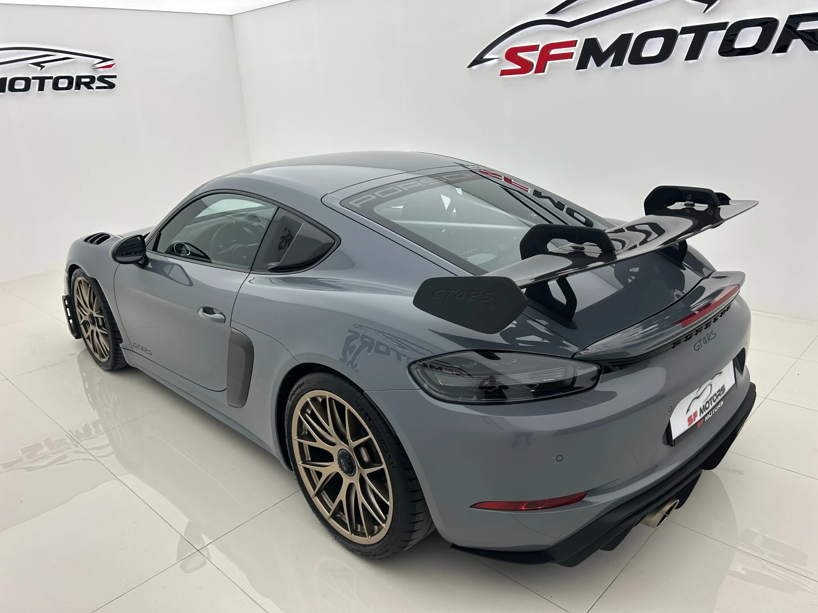 Porsche Cayman GT4 RS Weissach Package