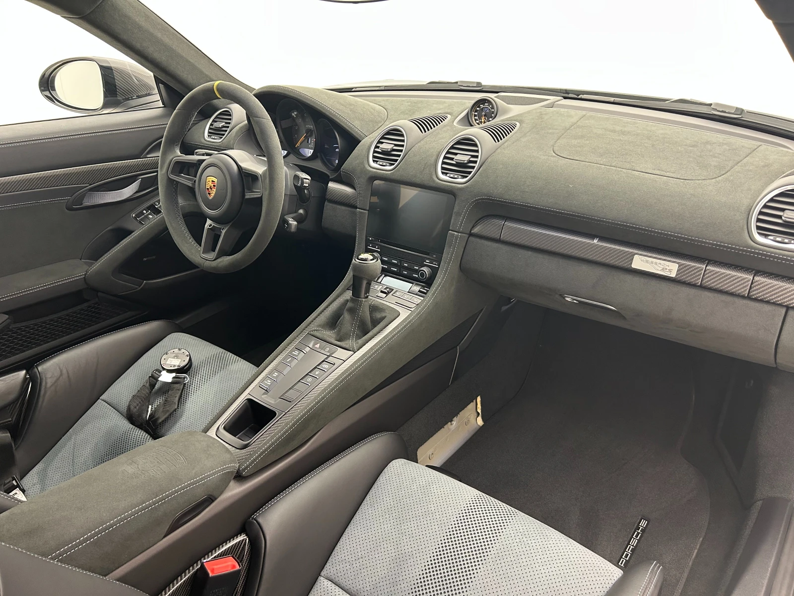 Porsche Cayman GT4 RS Weissach Package