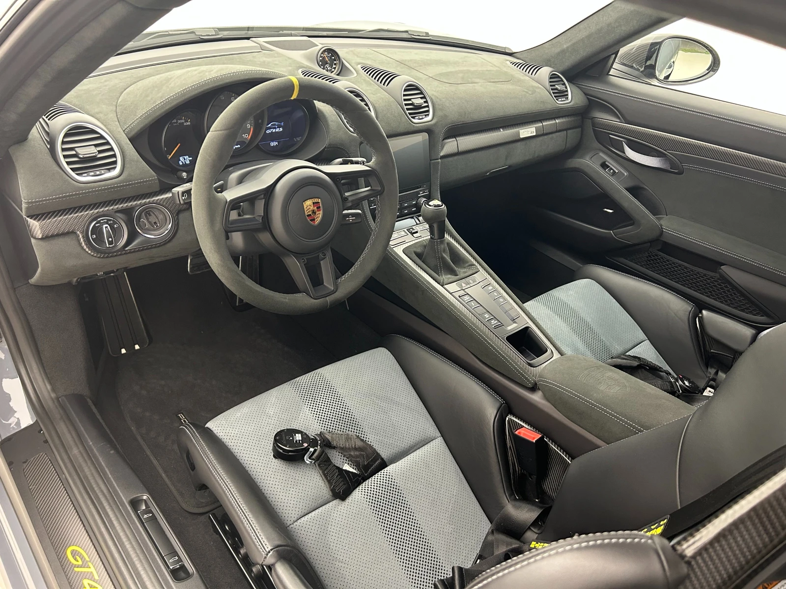 Porsche Cayman GT4 RS Weissach Package