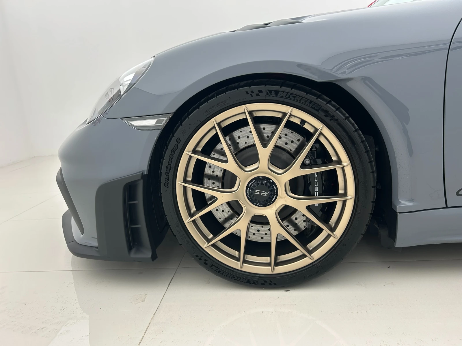 Porsche Cayman GT4 RS Weissach Package