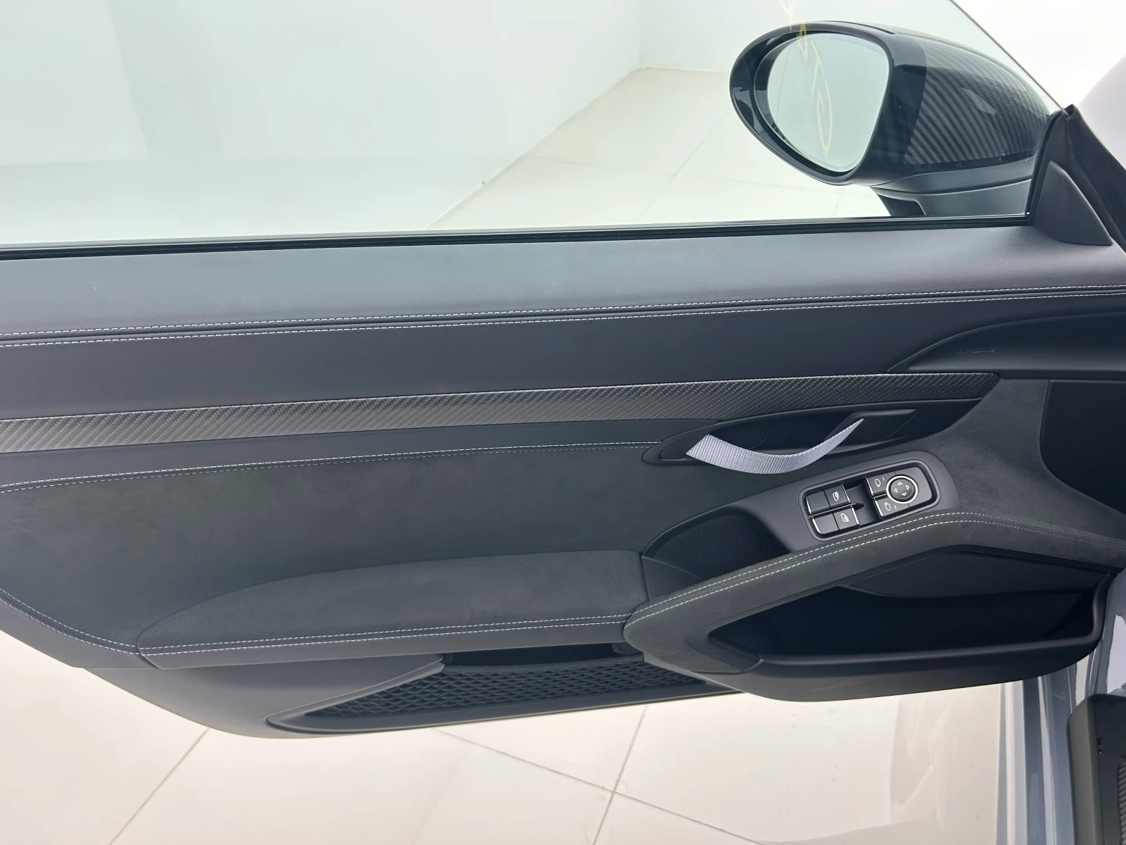 Porsche Cayman GT4 RS Weissach Package