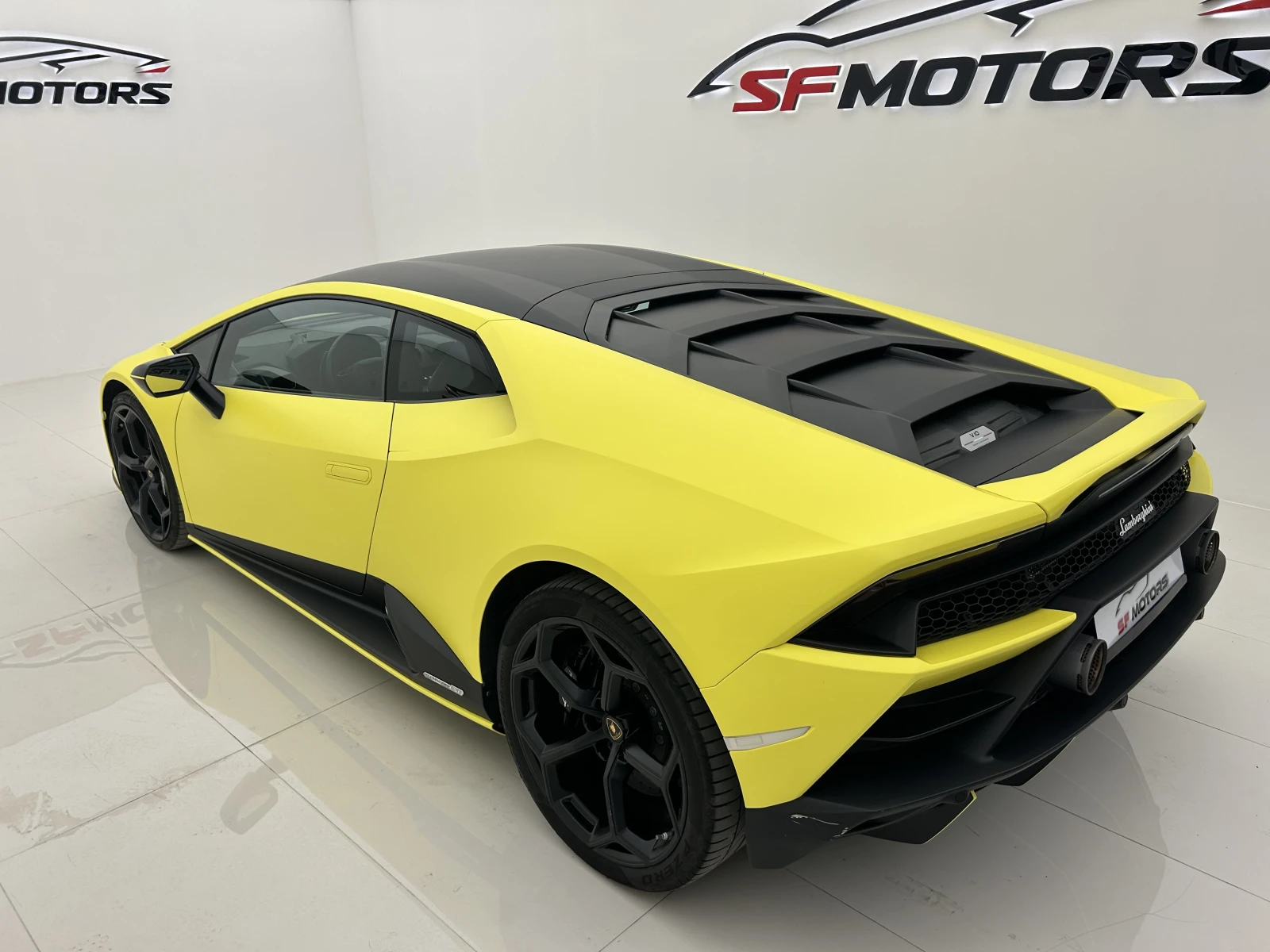 ChatGPT каза:  Lamborghini Huracan Evo