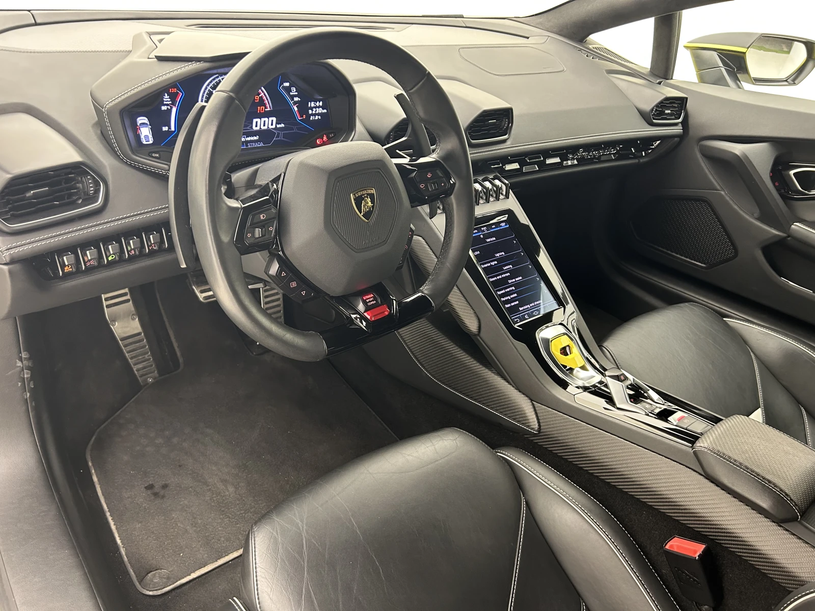 ChatGPT каза:  Lamborghini Huracan Evo