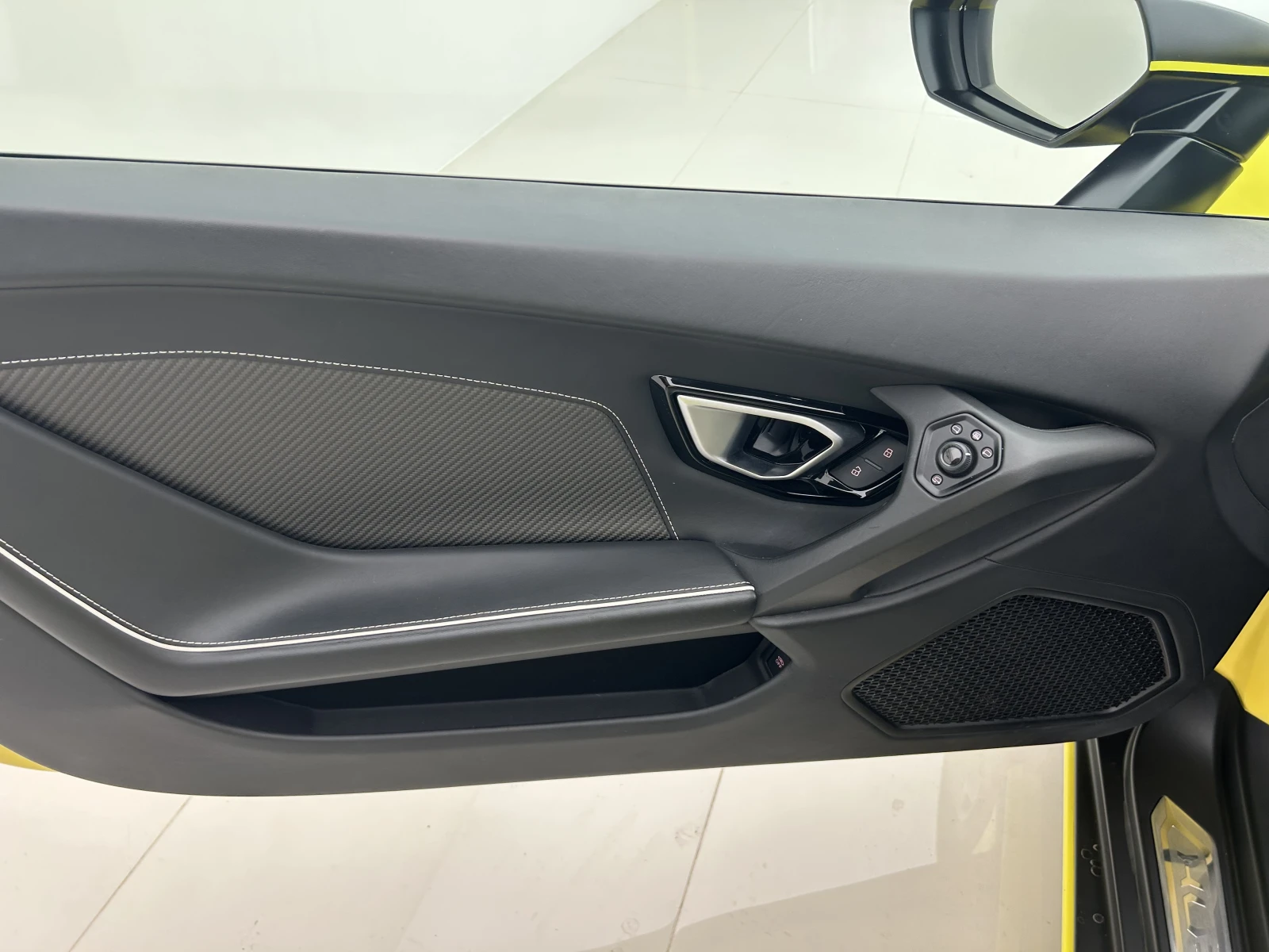 ChatGPT каза:  Lamborghini Huracan Evo