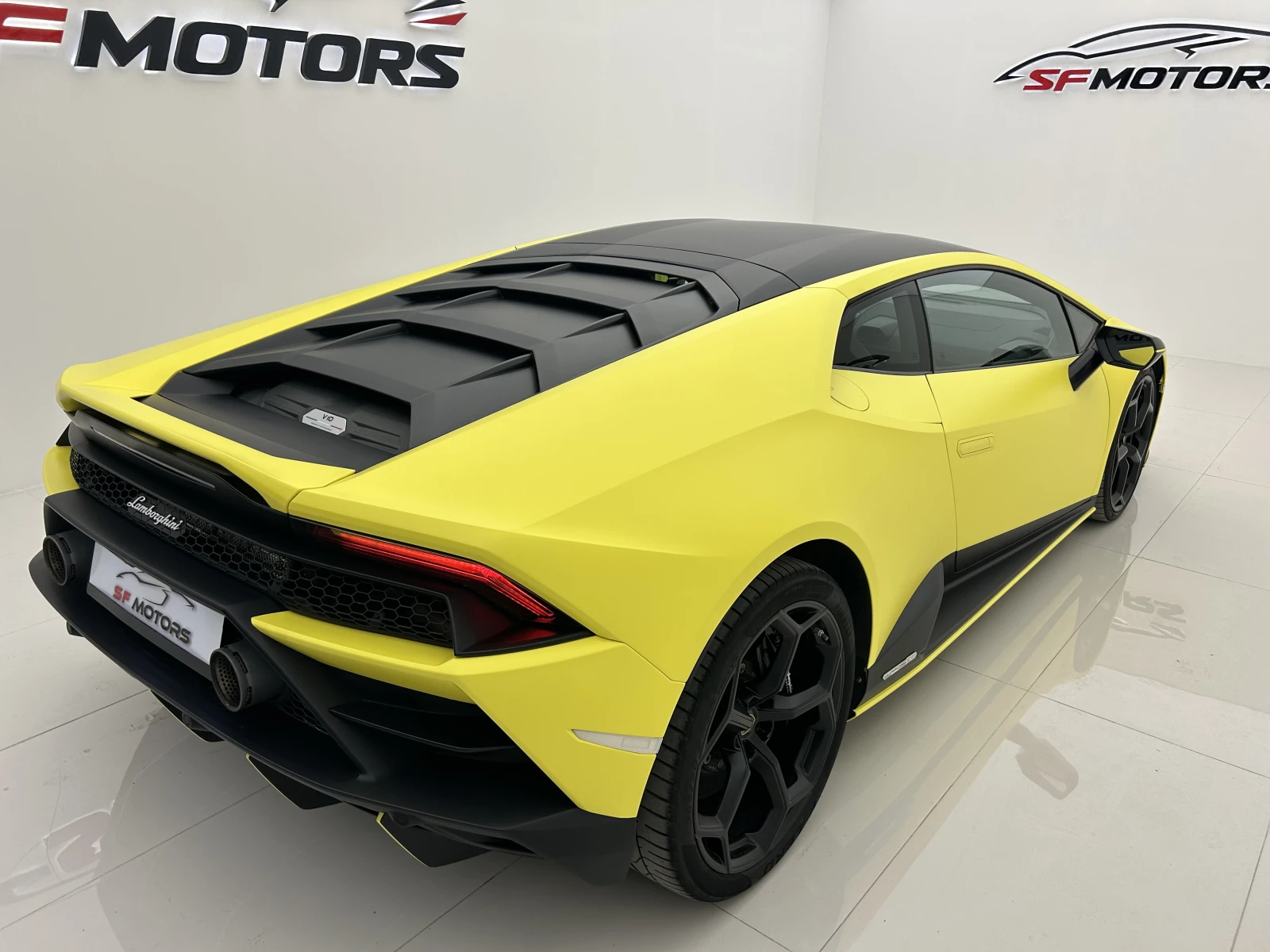 ChatGPT каза:  Lamborghini Huracan Evo